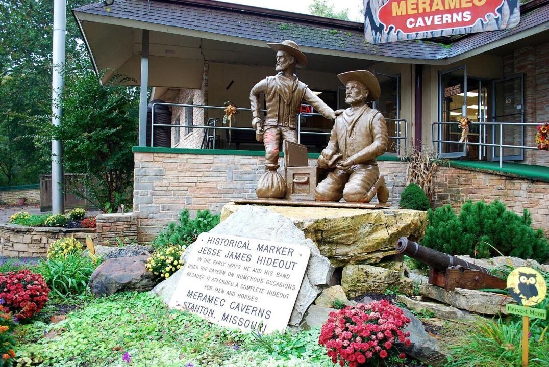 Meramec Caverns (Stanton, Missouri)
